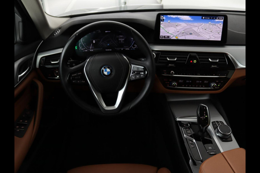 BMW 5 Serie 530e Business Edition Plus | LaserLight | Leder | Stoelverwarming | Carplay | Live Cockpit | Navigatie | Memory | Parkeerhulp | Climate control