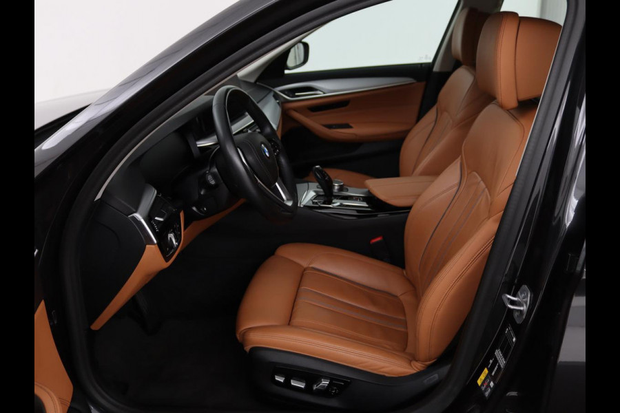 BMW 5 Serie 530e Business Edition Plus | LaserLight | Leder | Stoelverwarming | Carplay | Live Cockpit | Navigatie | Memory | Parkeerhulp | Climate control
