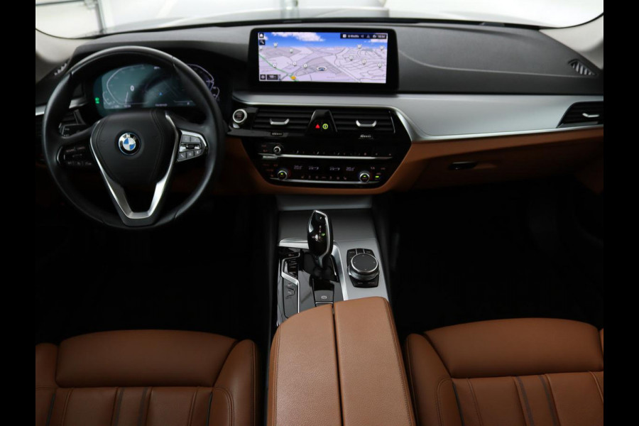 BMW 5 Serie 530e Business Edition Plus | LaserLight | Leder | Stoelverwarming | Carplay | Live Cockpit | Navigatie | Memory | Parkeerhulp | Climate control