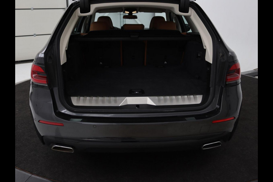 BMW 5 Serie 530e Business Edition Plus | LaserLight | Leder | Stoelverwarming | Carplay | Live Cockpit | Navigatie | Memory | Parkeerhulp | Climate control