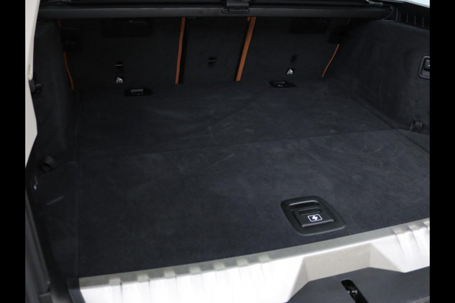 BMW 5 Serie 530e Business Edition Plus | LaserLight | Leder | Stoelverwarming | Carplay | Live Cockpit | Navigatie | Memory | Parkeerhulp | Climate control