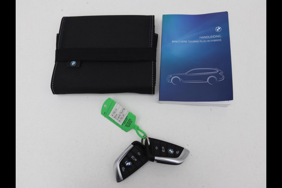 BMW 5 Serie 530e Business Edition Plus | LaserLight | Leder | Stoelverwarming | Carplay | Live Cockpit | Navigatie | Memory | Parkeerhulp | Climate control