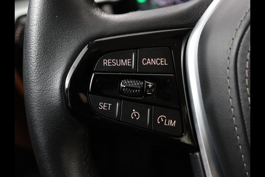 BMW 5 Serie 530e Business Edition Plus | LaserLight | Leder | Stoelverwarming | Carplay | Live Cockpit | Navigatie | Memory | Parkeerhulp | Climate control
