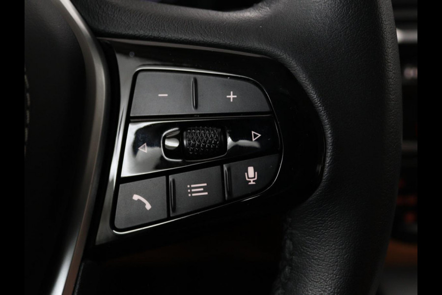 BMW 5 Serie 530e Business Edition Plus | LaserLight | Leder | Stoelverwarming | Carplay | Live Cockpit | Navigatie | Memory | Parkeerhulp | Climate control