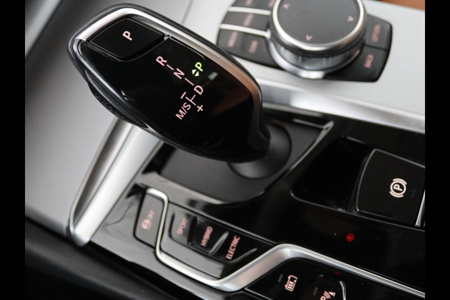 BMW 5 Serie 530e Business Edition Plus | LaserLight | Leder | Stoelverwarming | Carplay | Live Cockpit | Navigatie | Memory | Parkeerhulp | Climate control
