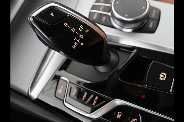 BMW 5 Serie 530e Business Edition Plus | LaserLight | Leder | Stoelverwarming | Carplay | Live Cockpit | Navigatie | Memory | Parkeerhulp | Climate control