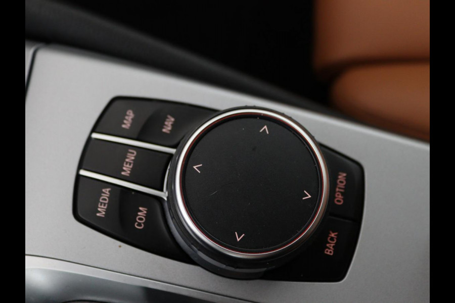 BMW 5 Serie 530e Business Edition Plus | LaserLight | Leder | Stoelverwarming | Carplay | Live Cockpit | Navigatie | Memory | Parkeerhulp | Climate control