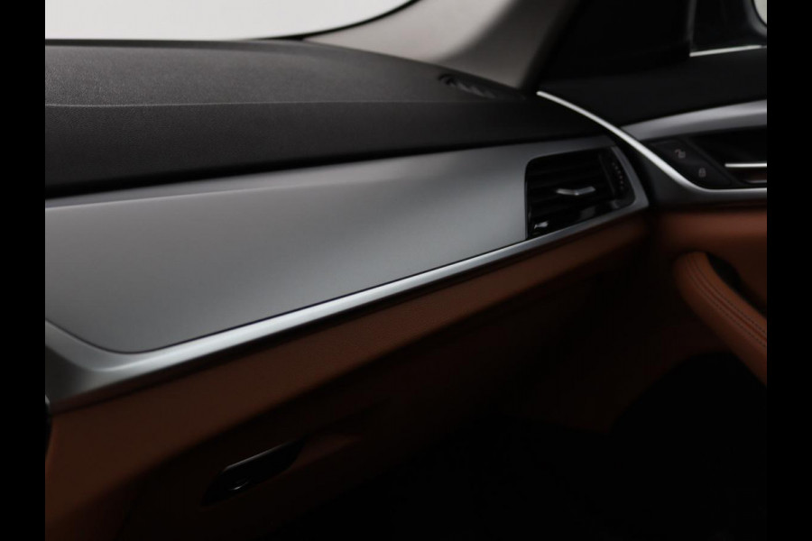 BMW 5 Serie 530e Business Edition Plus | LaserLight | Leder | Stoelverwarming | Carplay | Live Cockpit | Navigatie | Memory | Parkeerhulp | Climate control