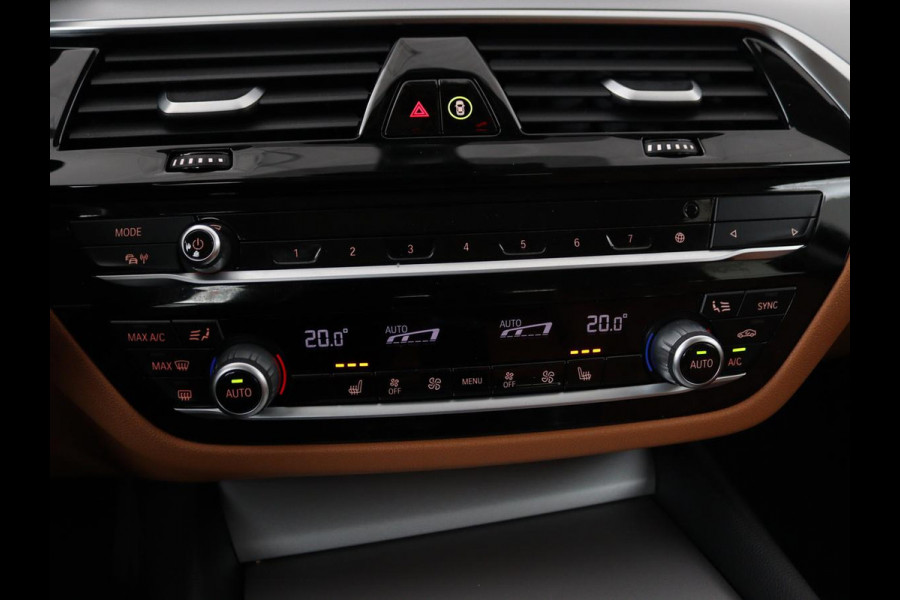 BMW 5 Serie 530e Business Edition Plus | LaserLight | Leder | Stoelverwarming | Carplay | Live Cockpit | Navigatie | Memory | Parkeerhulp | Climate control