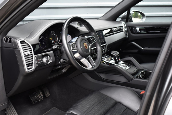 Porsche Cayenne Coupé (8-7 beschikbaar) 3.0 E-Hybrid 462pk Sport Design | Panoramadak | 22'' Velgen | ACC | Head-Up | Bose | Sportchrono | Leder Dashbord |