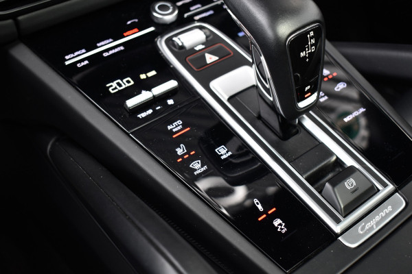Porsche Cayenne Coupé (8-7 beschikbaar) 3.0 E-Hybrid 462pk Sport Design | Panoramadak | 22'' Velgen | ACC | Head-Up | Bose | Sportchrono | Leder Dashbord |