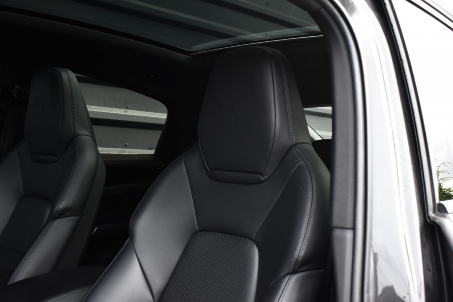 Porsche Cayenne Coupé (8-7 beschikbaar) 3.0 E-Hybrid 462pk Sport Design | Panoramadak | 22'' Velgen | ACC | Head-Up | Bose | Sportchrono | Leder Dashbord |