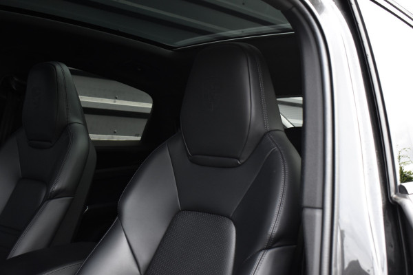 Porsche Cayenne Coupé (8-7 beschikbaar) 3.0 E-Hybrid 462pk Sport Design | Panoramadak | 22'' Velgen | ACC | Head-Up | Bose | Sportchrono | Leder Dashbord |