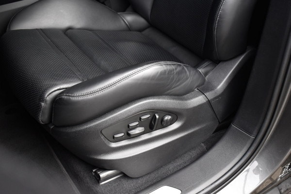 Porsche Cayenne Coupé (8-7 beschikbaar) 3.0 E-Hybrid 462pk Sport Design | Panoramadak | 22'' Velgen | ACC | Head-Up | Bose | Sportchrono | Leder Dashbord |