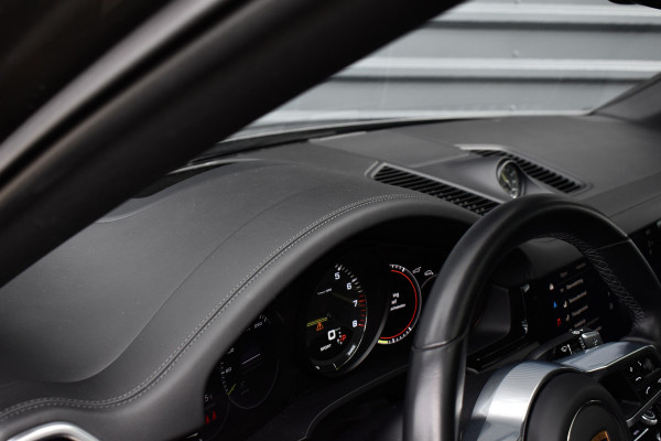 Porsche Cayenne Coupé (8-7 beschikbaar) 3.0 E-Hybrid 462pk Sport Design | Panoramadak | 22'' Velgen | ACC | Head-Up | Bose | Sportchrono | Leder Dashbord |