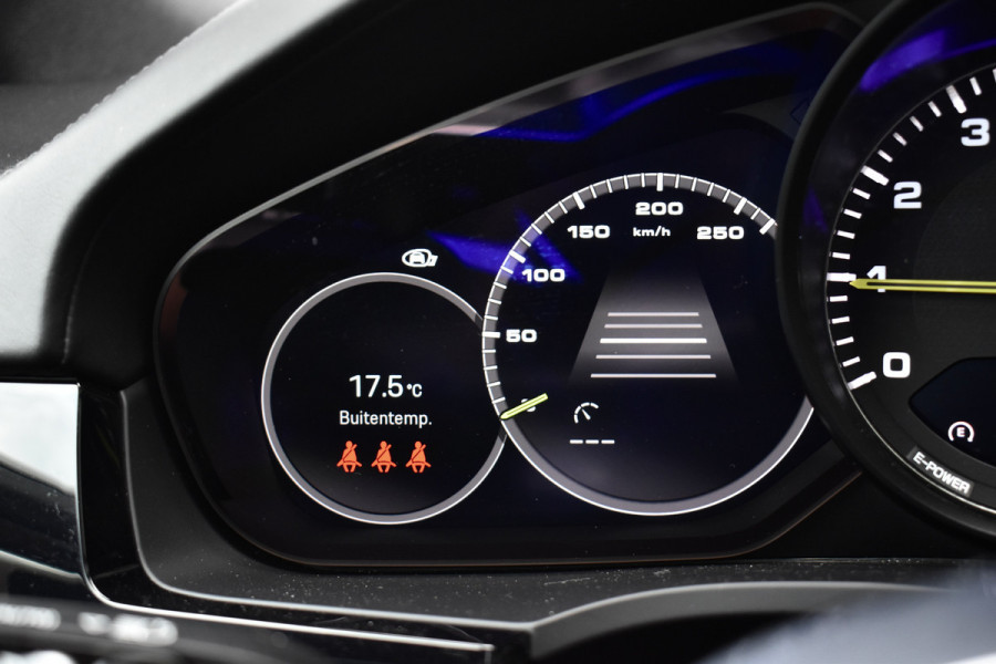 Porsche Cayenne Coupé (8-7 beschikbaar) 3.0 E-Hybrid 462pk Sport Design | Panoramadak | 22'' Velgen | ACC | Head-Up | Bose | Sportchrono | Leder Dashbord |