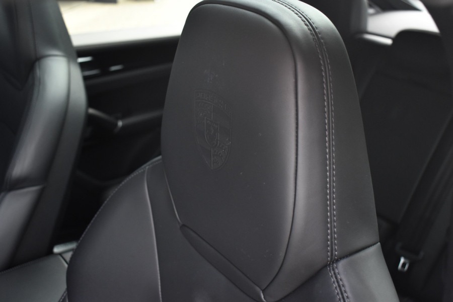 Porsche Cayenne Coupé (8-7 beschikbaar) 3.0 E-Hybrid 462pk Sport Design | Panoramadak | 22'' Velgen | ACC | Head-Up | Bose | Sportchrono | Leder Dashbord |
