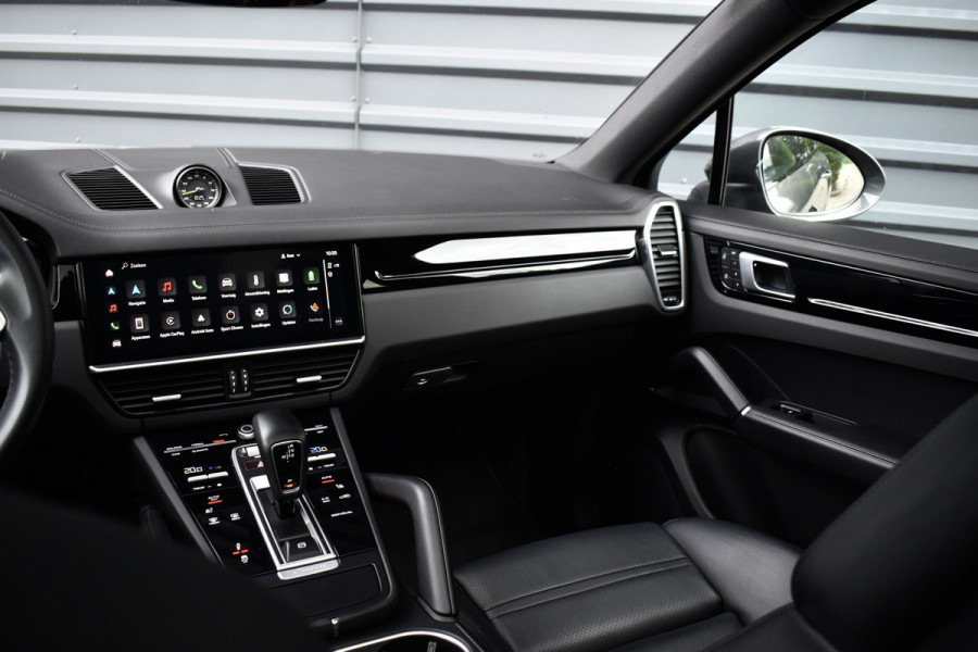 Porsche Cayenne Coupé (8-7 beschikbaar) 3.0 E-Hybrid 462pk Sport Design | Panoramadak | 22'' Velgen | ACC | Head-Up | Bose | Sportchrono | Leder Dashbord |
