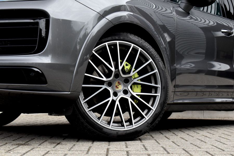 Porsche Cayenne Coupé (8-7 beschikbaar) 3.0 E-Hybrid 462pk Sport Design | Panoramadak | 22'' Velgen | ACC | Head-Up | Bose | Sportchrono | Leder Dashbord |