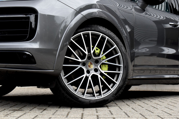 Porsche Cayenne Coupé (8-7 beschikbaar) 3.0 E-Hybrid 462pk Sport Design | Panoramadak | 22'' Velgen | ACC | Head-Up | Bose | Sportchrono | Leder Dashbord |