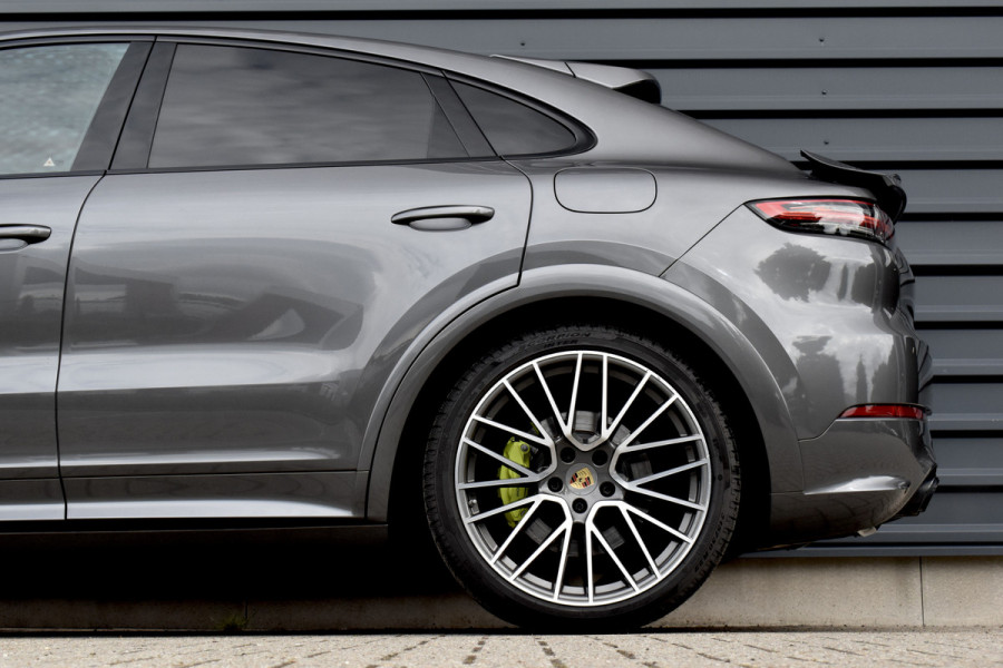 Porsche Cayenne Coupé (8-7 beschikbaar) 3.0 E-Hybrid 462pk Sport Design | Panoramadak | 22'' Velgen | ACC | Head-Up | Bose | Sportchrono | Leder Dashbord |