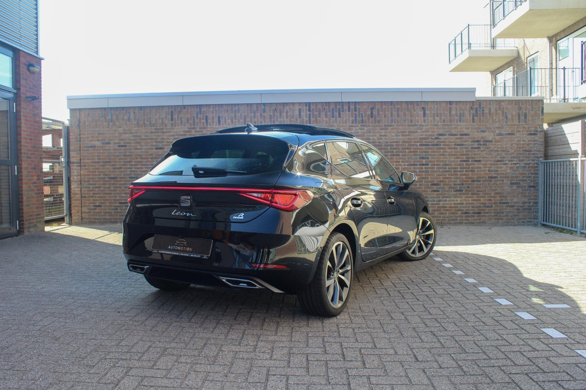 Seat Leon 1.4 TSI eHybrid PHEV FR Bus. Intense | PANO | CAMERA | CARPLAY Seat Leon 1.4 TSI eHybrid PHEV FR Bus. Intense | PANO | CAMERA | CARPLAY