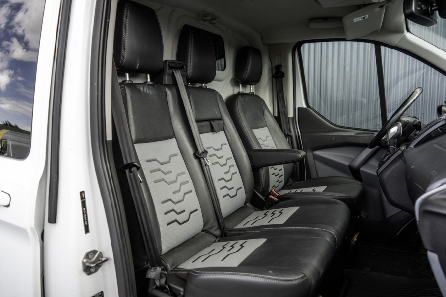 Ford Transit Custom 290 2.0 TDCI L2H1 | Automaat | Euro 6 |131PK | Camera | Navi | Airco | Cruise | PDC