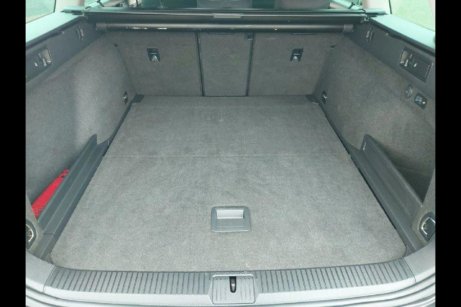 Volkswagen Passat Variant 1.5 TSI Comfort Business Automaat, airco,cruise,navigatie,trekhaak,parkeersensoren,