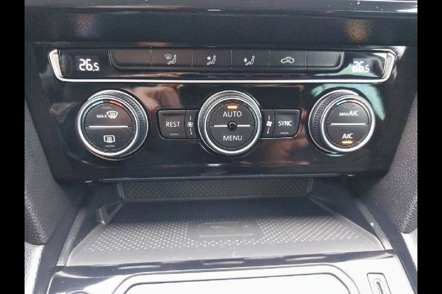 Volkswagen Passat Variant 1.5 TSI Comfort Business Automaat, airco,cruise,navigatie,trekhaak,parkeersensoren,