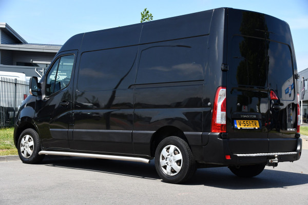 Renault Master T35 2.3 dCi L2H2 Black Edition Cruise, NAVI, Sensoren, Multimedia, Clima, Trekhaak, Airco, 145PK, Uniek!