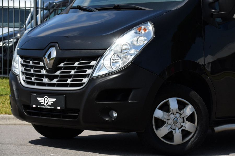 Renault Master T35 2.3 dCi L2H2 Black Edition Cruise, NAVI, Sensoren, Multimedia, Clima, Trekhaak, Airco, 145PK, Uniek!