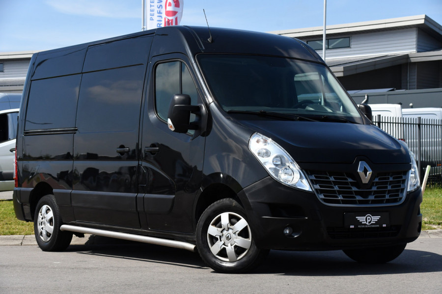 Renault Master T35 2.3 dCi L2H2 Black Edition Cruise, NAVI, Sensoren, Multimedia, Clima, Trekhaak, Airco, 145PK, Uniek!