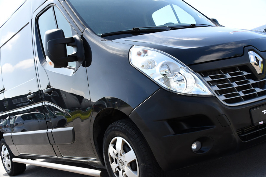 Renault Master T35 2.3 dCi L2H2 Black Edition Cruise, NAVI, Sensoren, Multimedia, Clima, Trekhaak, Airco, 145PK, Uniek!