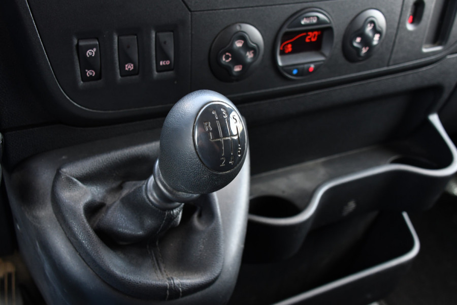 Renault Master T35 2.3 dCi L2H2 Black Edition Cruise, NAVI, Sensoren, Multimedia, Clima, Trekhaak, Airco, 145PK, Uniek!
