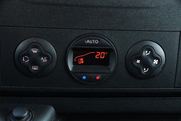 Renault Master T35 2.3 dCi L2H2 Black Edition Cruise, NAVI, Sensoren, Multimedia, Clima, Trekhaak, Airco, 145PK, Uniek!