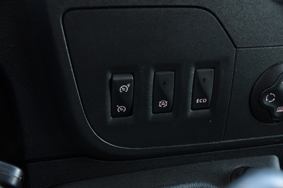 Renault Master T35 2.3 dCi L2H2 Black Edition Cruise, NAVI, Sensoren, Multimedia, Clima, Trekhaak, Airco, 145PK, Uniek!