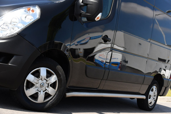 Renault Master T35 2.3 dCi L2H2 Black Edition Cruise, NAVI, Sensoren, Multimedia, Clima, Trekhaak, Airco, 145PK, Uniek!