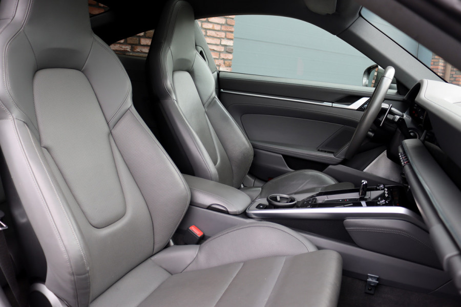 Porsche 911 992 3.0 Carrera 4S | 4-Wielbesturing | Panoramadak | Sport-Chrono | PASM | Burmester High-End | Surround Camera | Stoelventilatie- en verwarming | Night Vision |