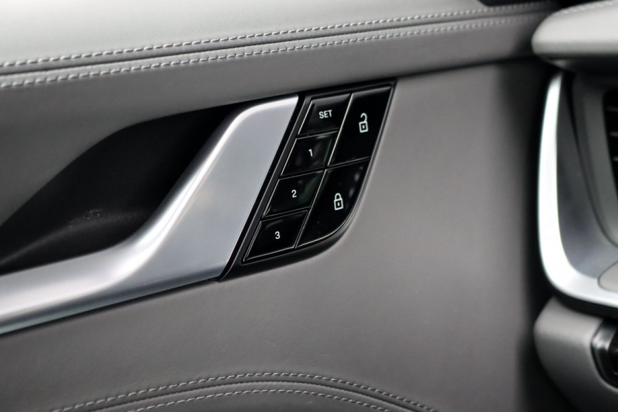 Porsche 911 992 3.0 Carrera 4S | 4-Wielbesturing | Panoramadak | Sport-Chrono | PASM | Burmester High-End | Surround Camera | Stoelventilatie- en verwarming | Night Vision |