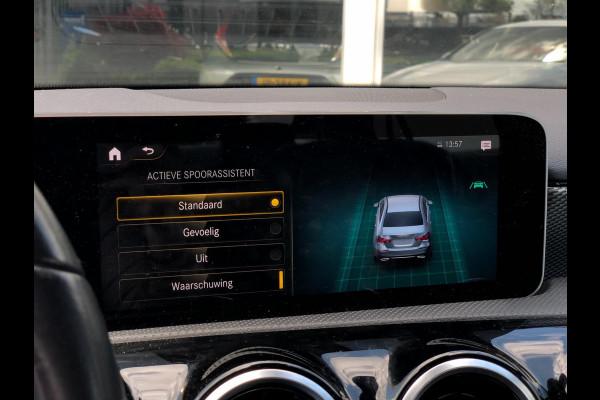 Mercedes-Benz A-Klasse 220 Advantage 190PK | Virt. Cockp., Camera, Navi, Stoelverw., LED, Half leder | NAP |