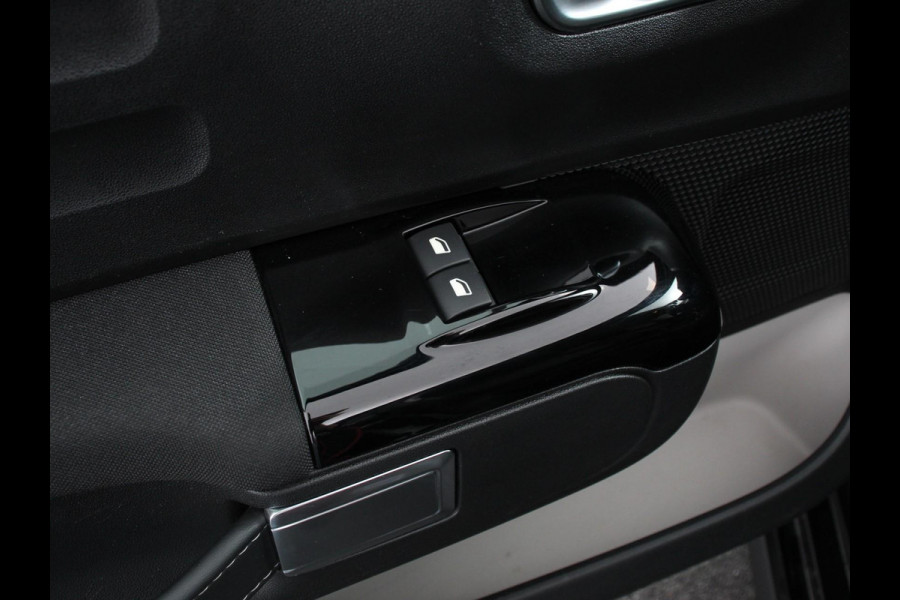 Citroën C3 1.2 PureTech Max Automaat  Airco Navigatie d.m.v.Apple carplay / Android Auto Parksensoren Lichtmetalen Velgen