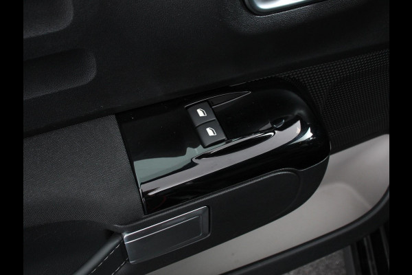 Citroën C3 1.2 PureTech Max Automaat  Airco Navigatie d.m.v.Apple carplay / Android Auto Parksensoren Lichtmetalen Velgen
