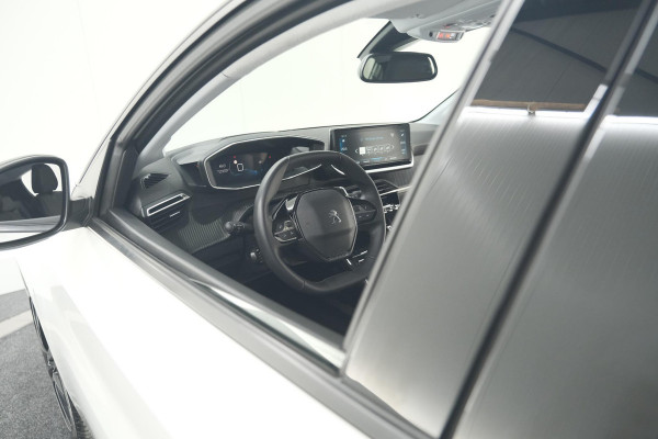 Peugeot 208 PureTech 100 EAT8 Allure Pack | Camera | Navigatie | Apple Carplay | Parkeersensoren | 17 Inch Lichtmetalen Velgen