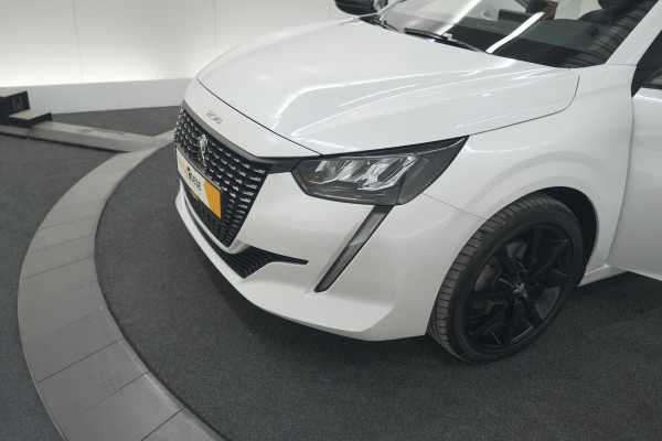 Peugeot 208 PureTech 100 EAT8 Allure Pack | Camera | Navigatie | Apple Carplay | Parkeersensoren | 17 Inch Lichtmetalen Velgen
