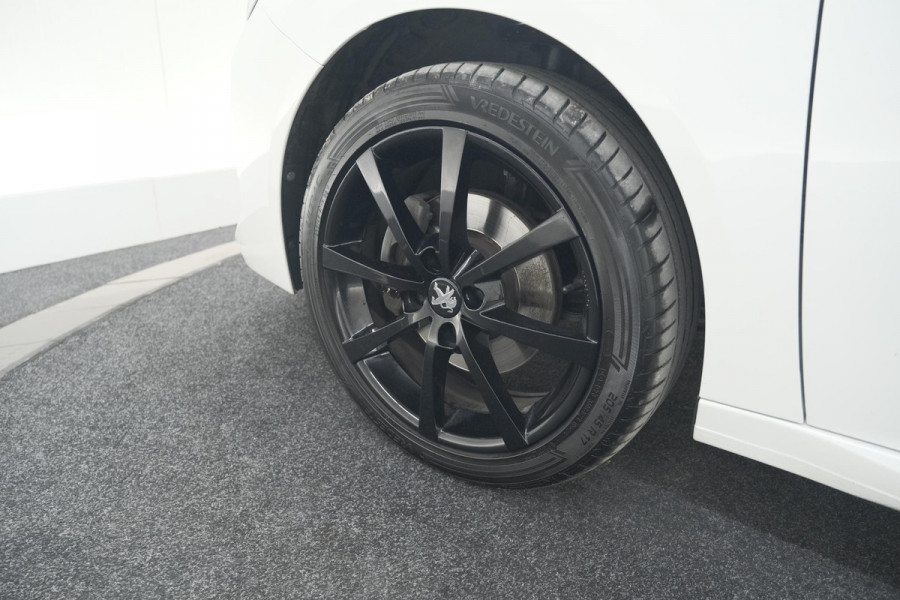 Peugeot 208 PureTech 100 EAT8 Allure Pack | Camera | Navigatie | Apple Carplay | Parkeersensoren | 17 Inch Lichtmetalen Velgen
