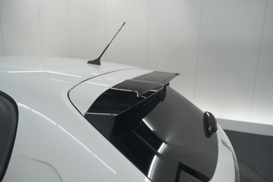 Peugeot 208 PureTech 100 EAT8 Allure Pack | Camera | Navigatie | Apple Carplay | Parkeersensoren | 17 Inch Lichtmetalen Velgen