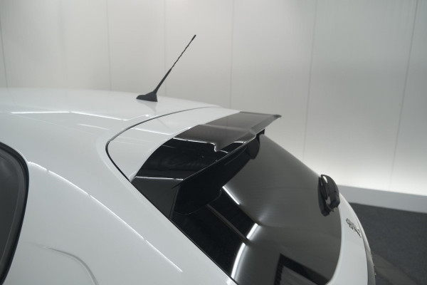 Peugeot 208 PureTech 100 EAT8 Allure Pack | Camera | Navigatie | Apple Carplay | Parkeersensoren | 17 Inch Lichtmetalen Velgen