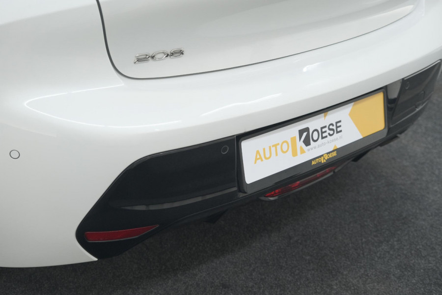 Peugeot 208 PureTech 100 EAT8 Allure Pack | Camera | Navigatie | Apple Carplay | Parkeersensoren | 17 Inch Lichtmetalen Velgen