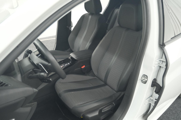 Peugeot 208 PureTech 100 EAT8 Allure Pack | Camera | Navigatie | Apple Carplay | Parkeersensoren | 17 Inch Lichtmetalen Velgen