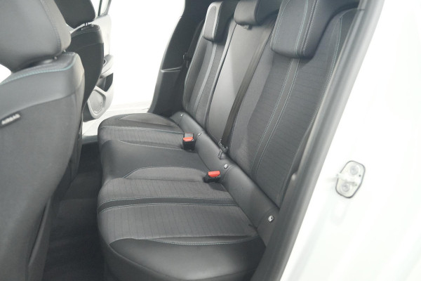 Peugeot 208 PureTech 100 EAT8 Allure Pack | Camera | Navigatie | Apple Carplay | Parkeersensoren | 17 Inch Lichtmetalen Velgen